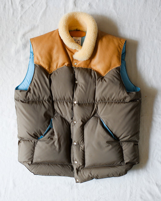 【TOD別注】ROCKY MOUNTAIN FEATHERBED , CHRISTY VEST OLIVE × SAX